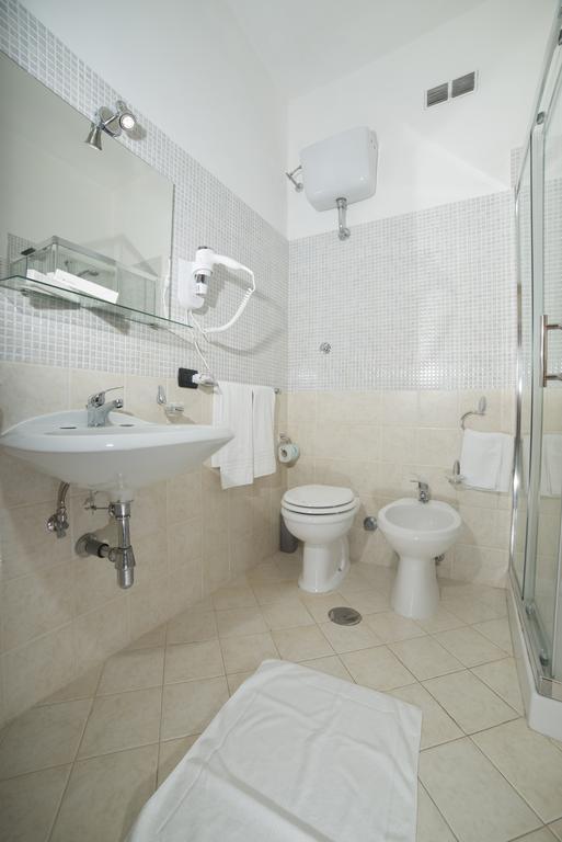 Albergo Scalzone Castel Volturno Bagian luar foto